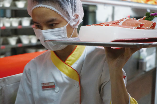 效率工具的下一步 从美团入局看餐饮服务机器人的进化与边界